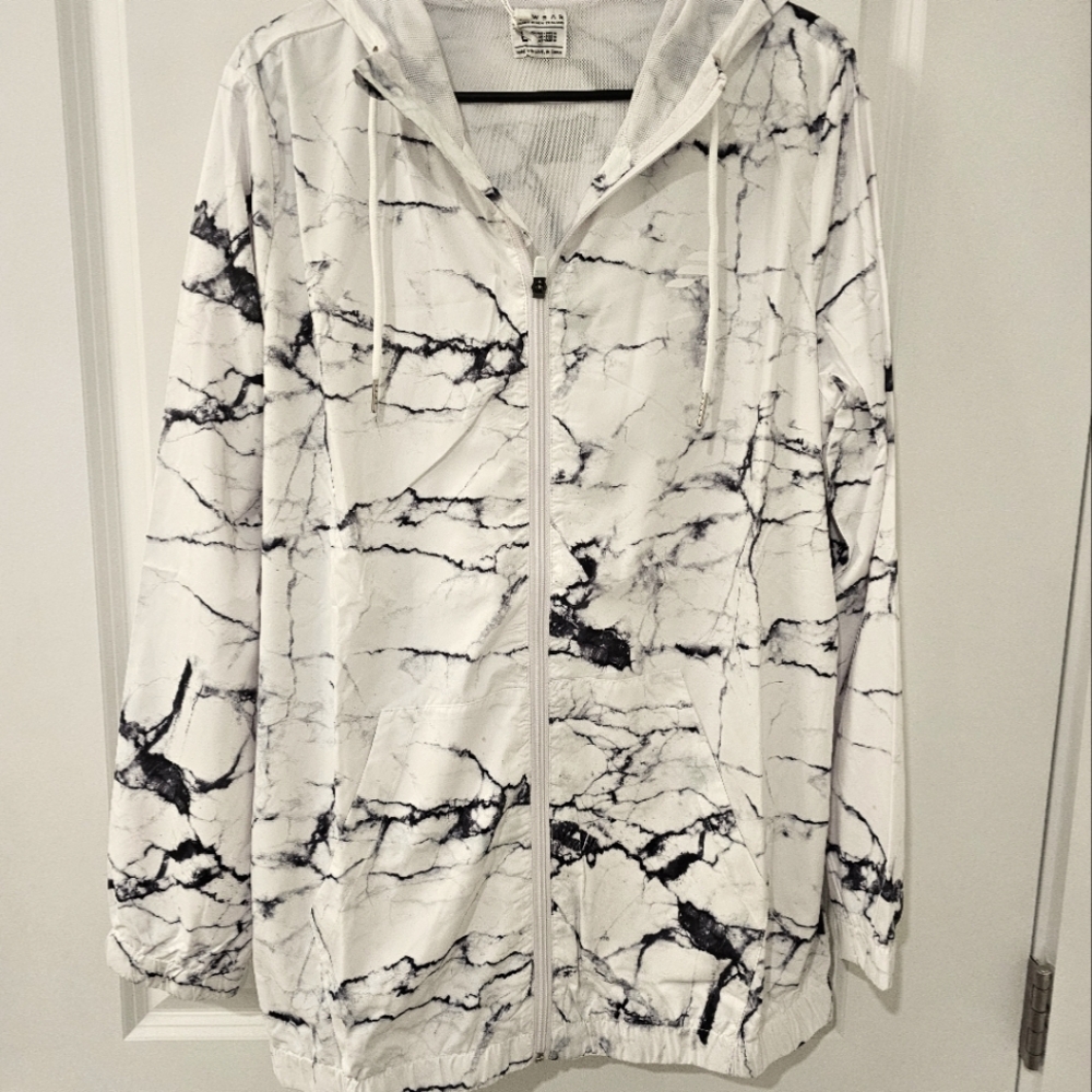 WOMEN'S FITWEAR BLACK & WHITE MARBLED WINDBREAKER WITH HOODIE.  NWT.